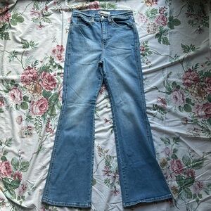 Light Wash Heritage High Rise Flare Levi’s, size 27”
